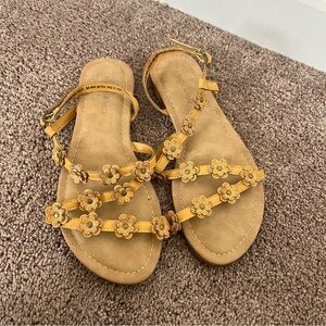 Andiamo Women's 8.5 Floral Strappy Sandals.